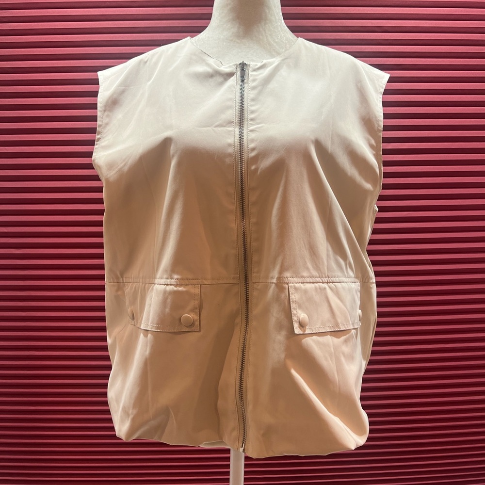 Sleeveless Zip-Up Vest in Cream